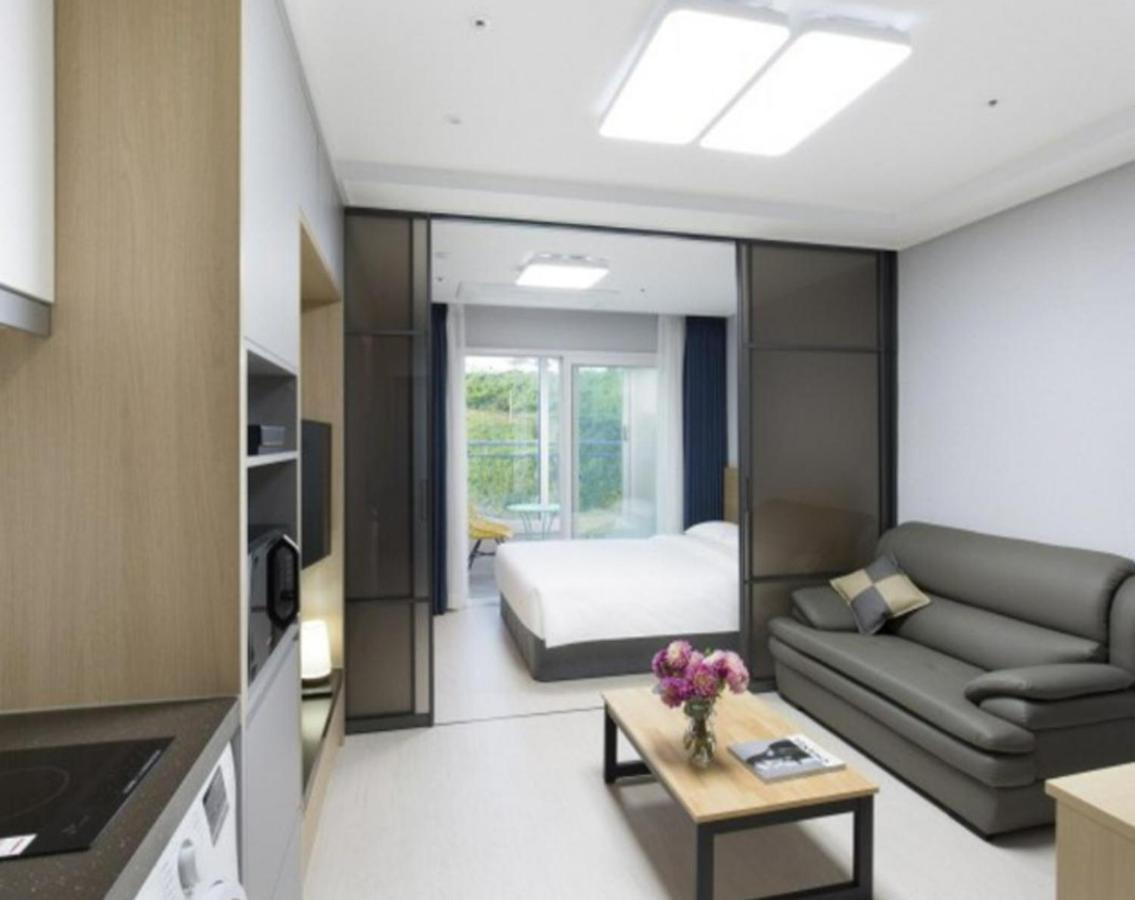 Yeosu Hotel First City Экстерьер фото