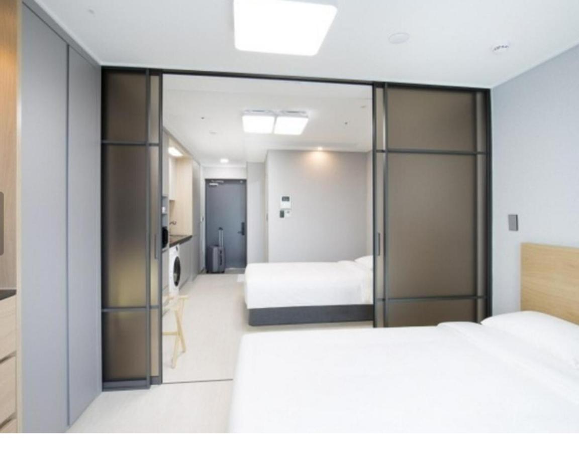 Yeosu Hotel First City Экстерьер фото