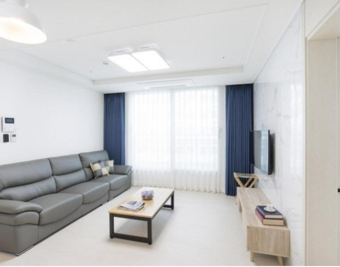 Yeosu Hotel First City Экстерьер фото