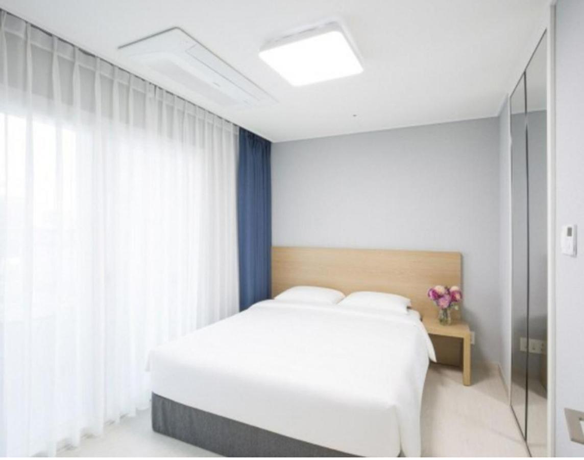 Yeosu Hotel First City Экстерьер фото