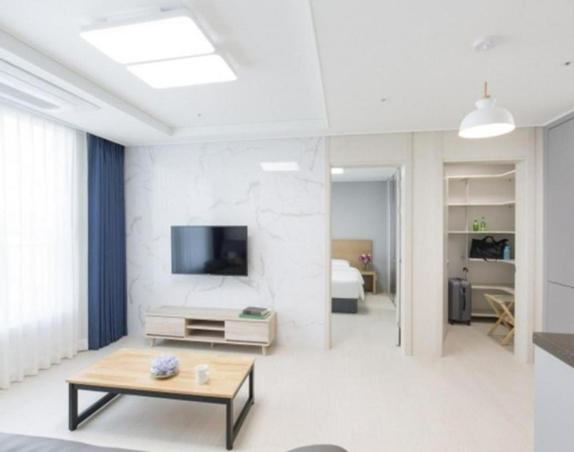 Yeosu Hotel First City Экстерьер фото