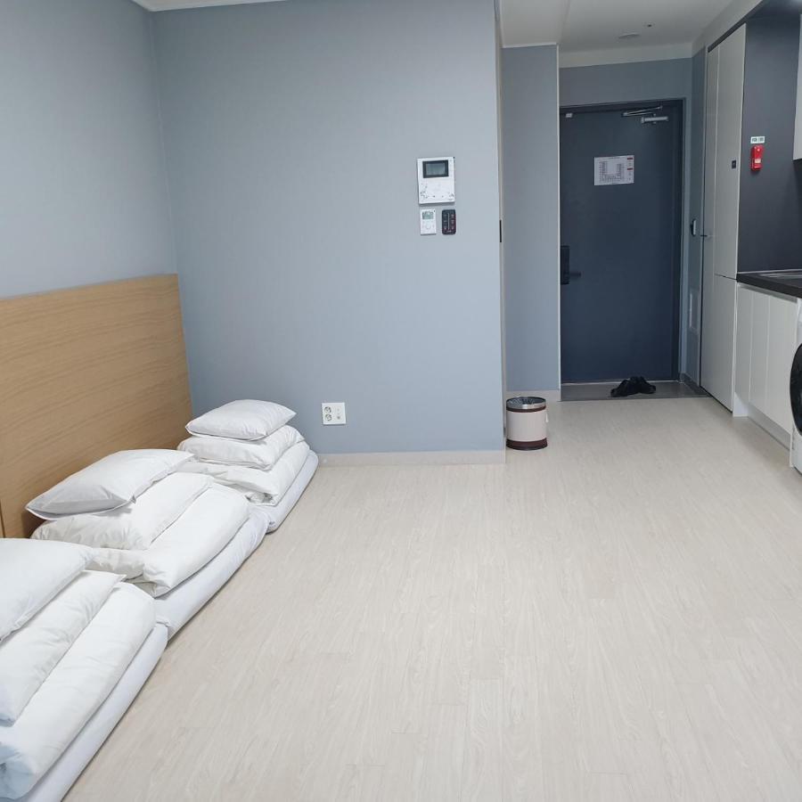 Yeosu Hotel First City Экстерьер фото