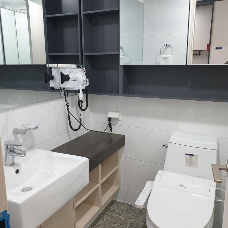 Yeosu Hotel First City Экстерьер фото
