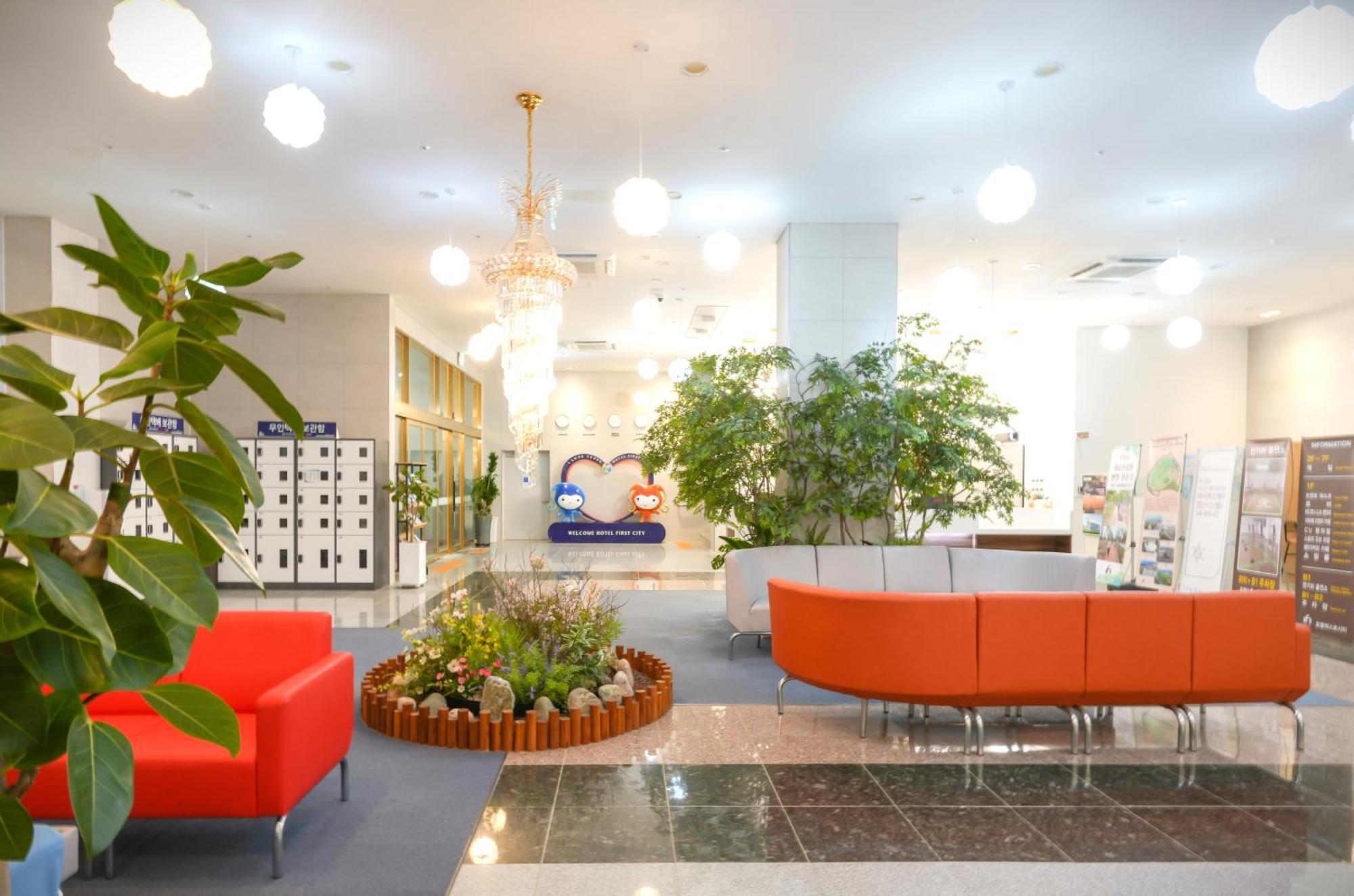 Yeosu Hotel First City Экстерьер фото