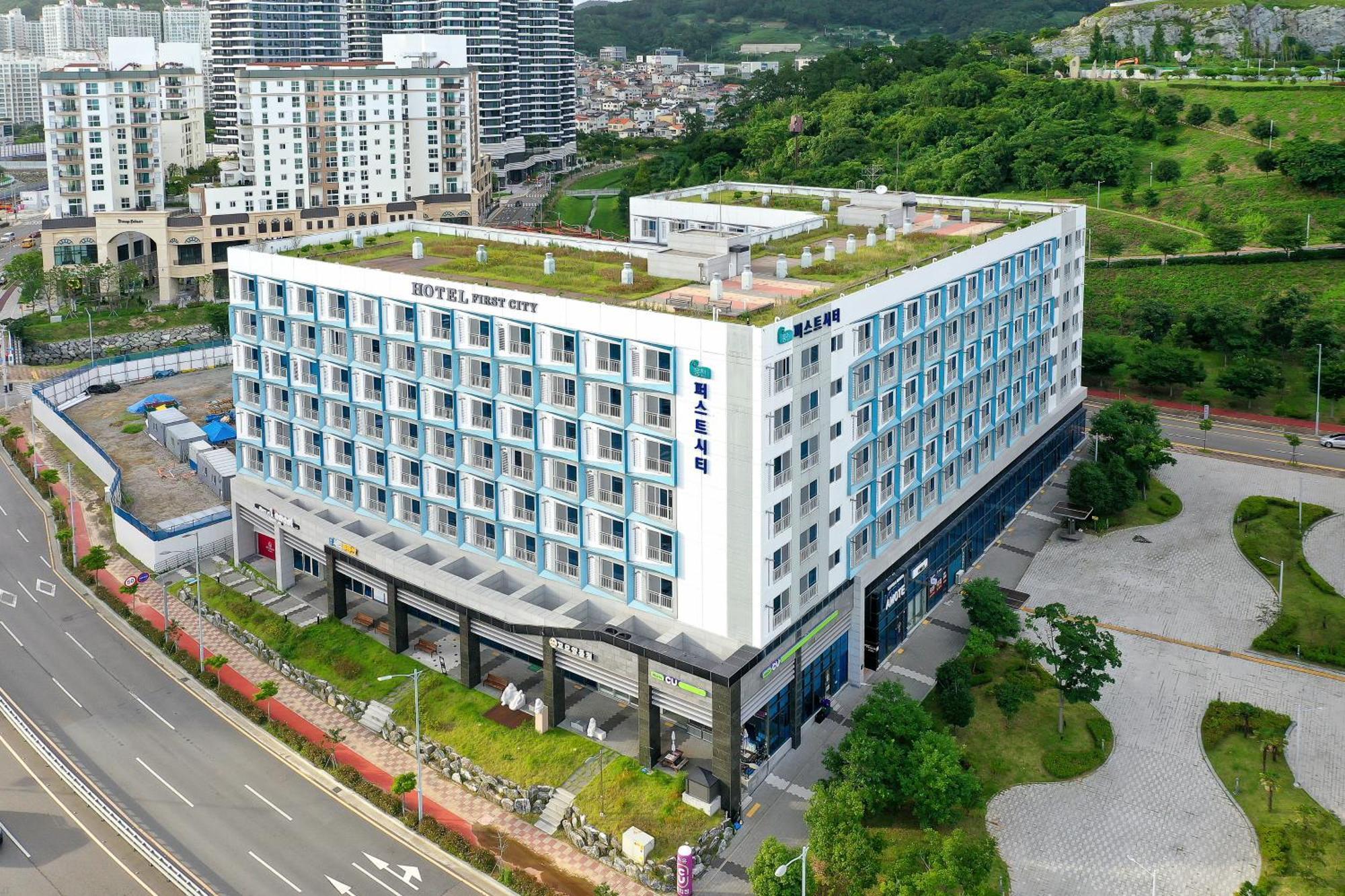 Yeosu Hotel First City Экстерьер фото