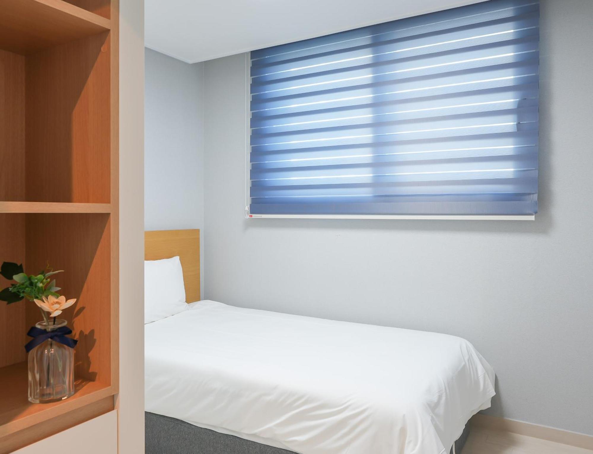 Yeosu Hotel First City Экстерьер фото