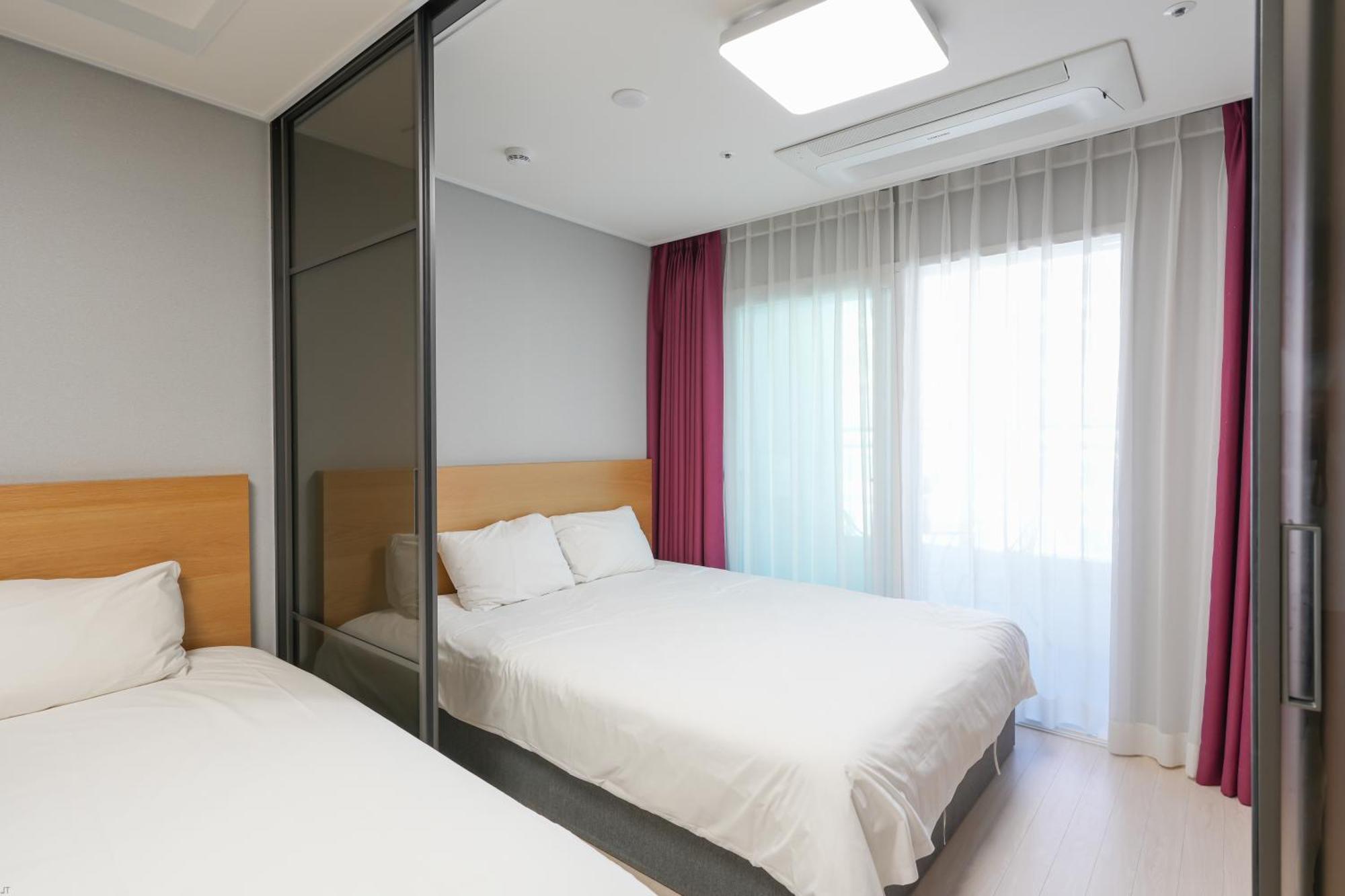 Yeosu Hotel First City Экстерьер фото