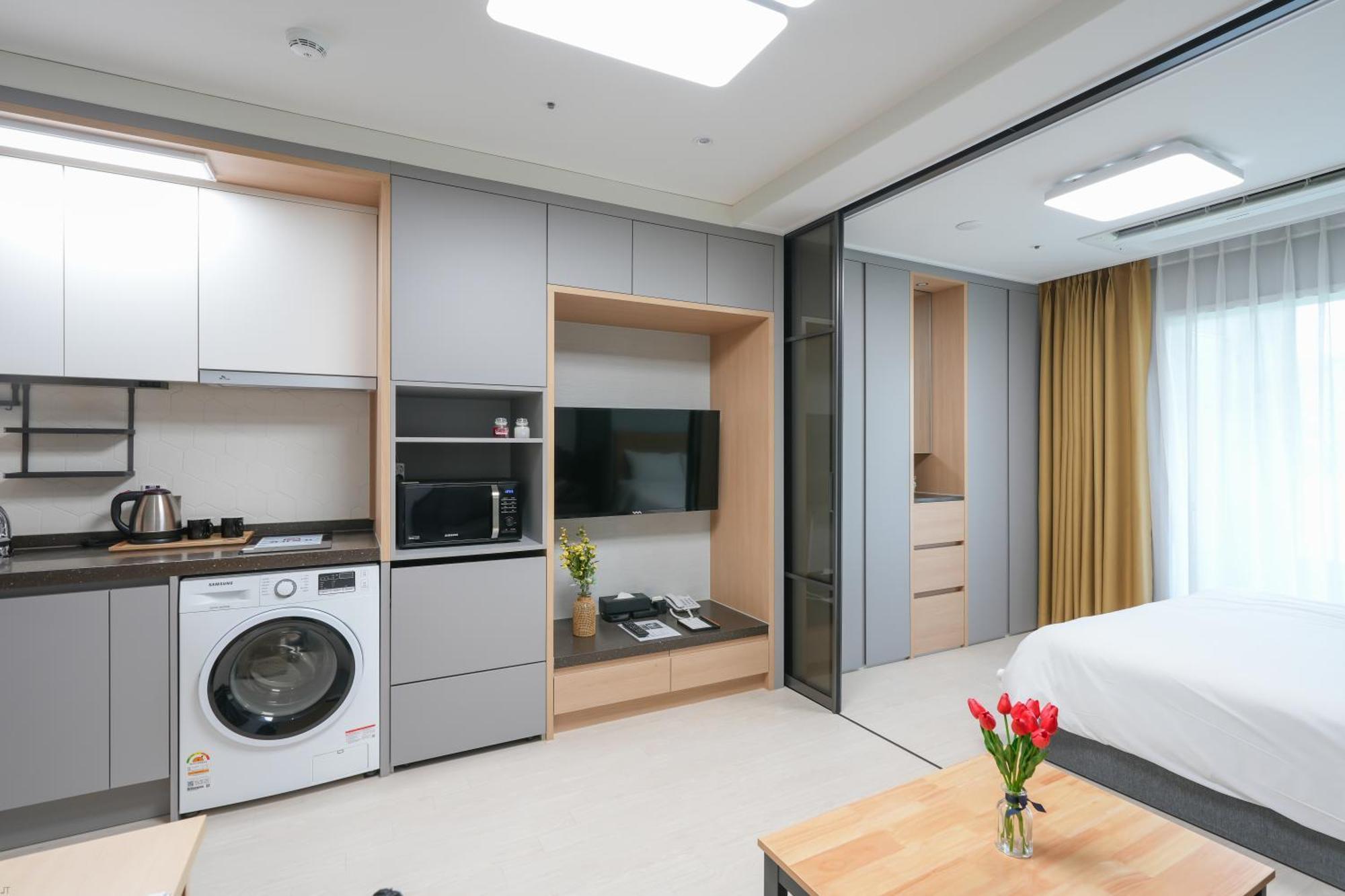 Yeosu Hotel First City Экстерьер фото