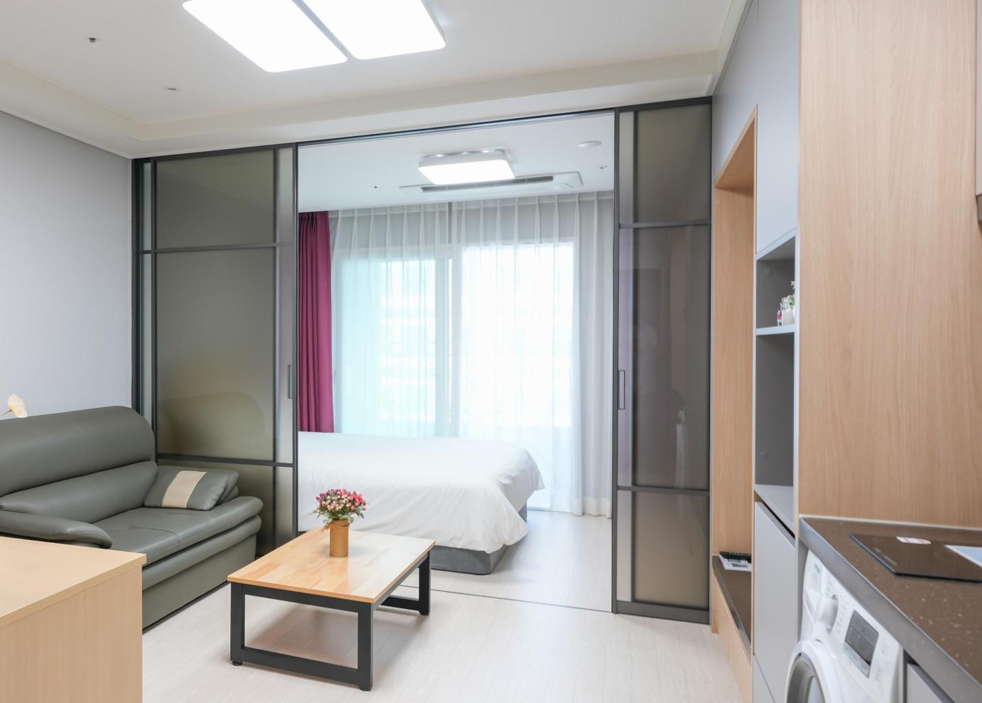 Yeosu Hotel First City Экстерьер фото