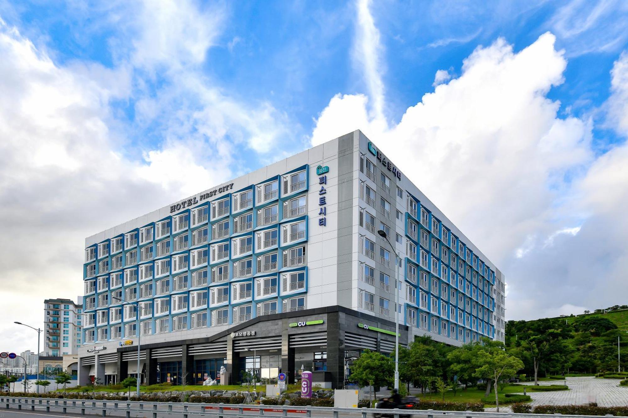 Yeosu Hotel First City Экстерьер фото